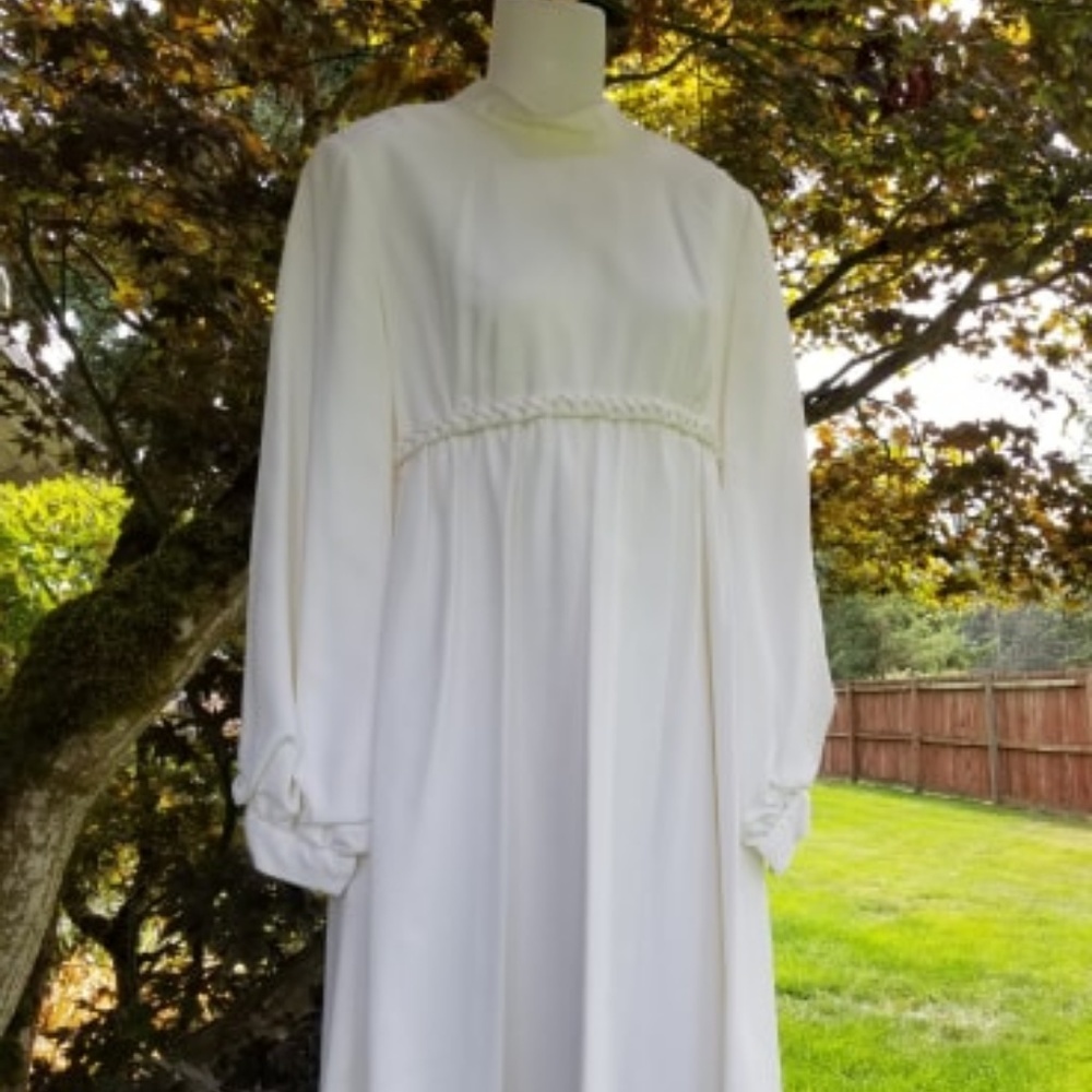 Gorgeous Vintage Cream Emma Domb Long Sleeve Dress